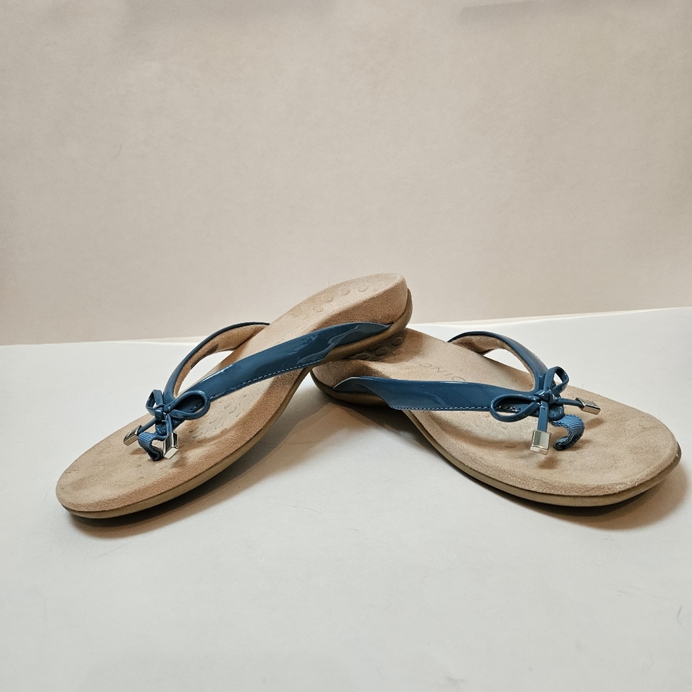 Vionic Sandal Bella Blue Thong Flip Flop Size 6.5 Orthopedic Patent Leather - Picture 2 of 11